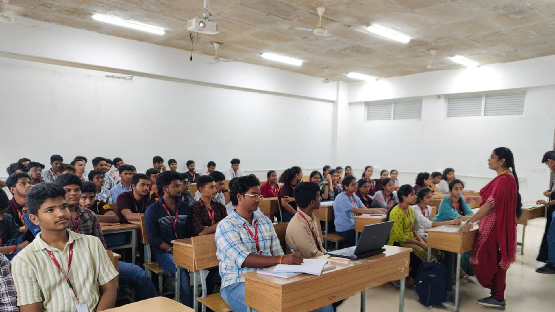 Numbers in Action: Arithmetic War Sparks Competitive Spirit